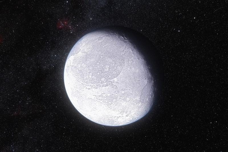 Kunstnerisk fremstilling av den fjerne, isete dvergplaneten Eris mot en stjernehimmel
