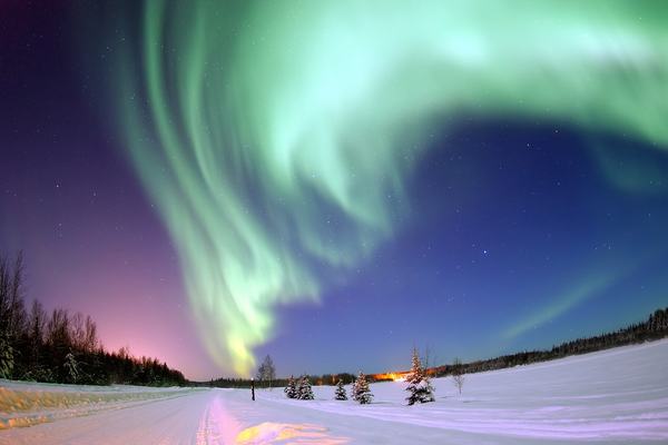 Aurora: The Light Show With an Impostor Named Steve