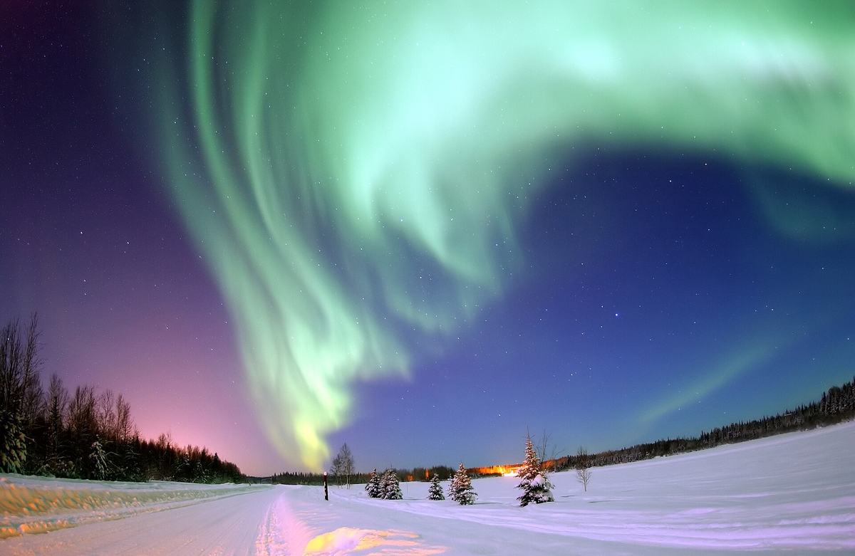 Aurora: The Light Show With an Impostor Named Steve