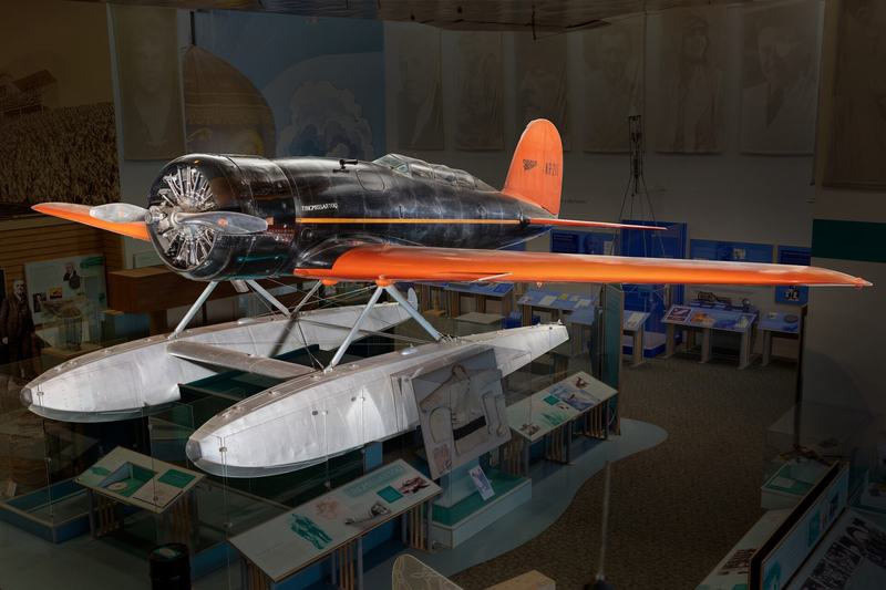 Samolot Lockheed Sirius "Tingmissartoq" pilotowany przez Charles'a i Anne Morrow Lindbergh