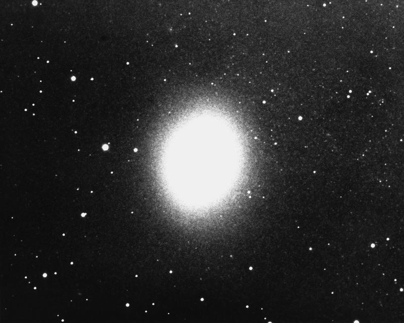 Messier 32, den kompakte dverg-elliptiske satellittgalaksen til Andromeda