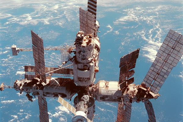 Space Stations: The One Crew That Commuted Between Two of Them