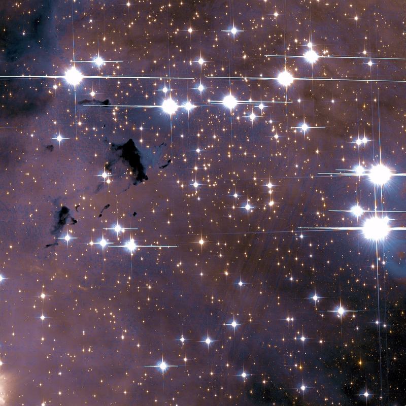 Stjernehopen NGC 6611 innleiret i Ørnetåken, avbildet av Hubble