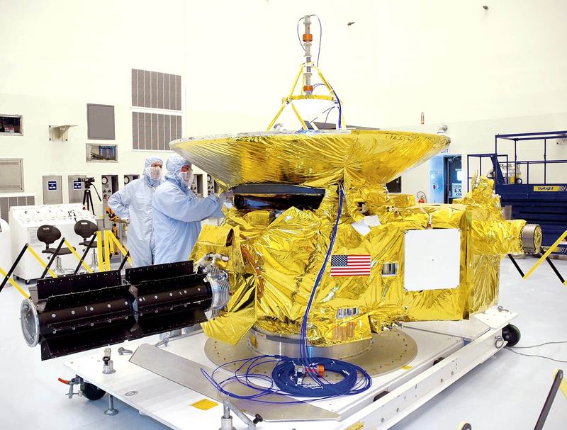 Technicians preparing the New Horizons spacecraft before launch