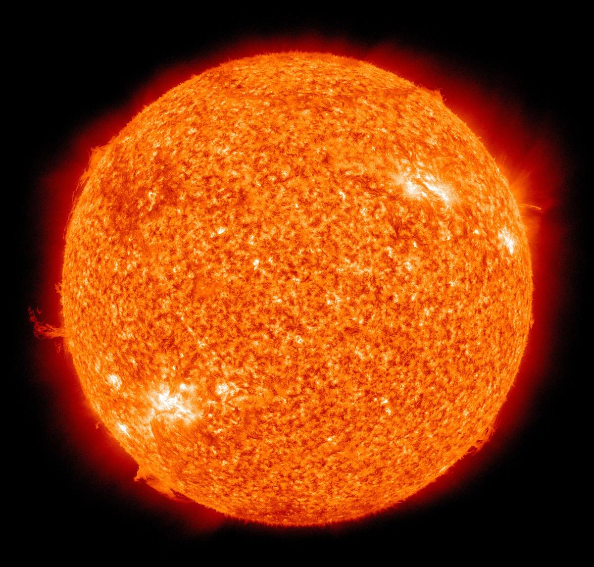 Soleil : L'Étoile dont les Neutrinos Battent sa Propre Lumière