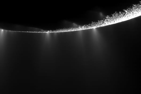 Enceladus: snøballmånen som forsyner Saturns ringer