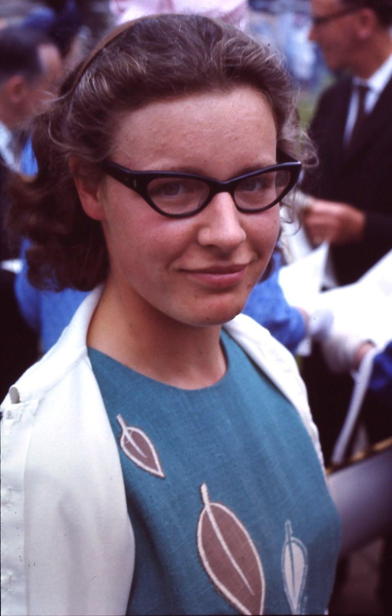 Jocelyn Bell Burnell sfotografowana w 1967 roku, roku, w którym odkryła pierwsze pulsary radiowe