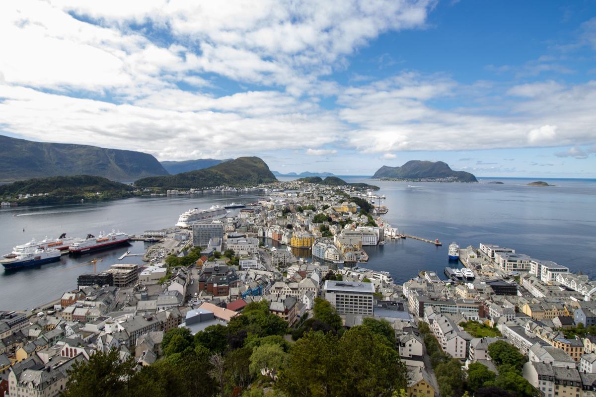 Norvegia: Un paese lungo e stretto costruito su fiordi e petrolio